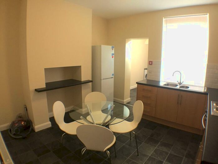 4 Bedroom Terraced House To Rent In Nowell Place, Harehills, LS9