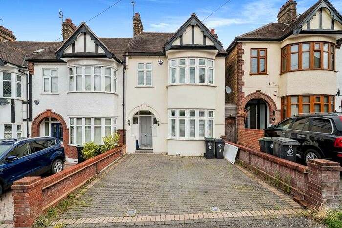 4 Bedroom End Of Terrace House To Rent In Stag Lane, Buckhurst Hill, IG9