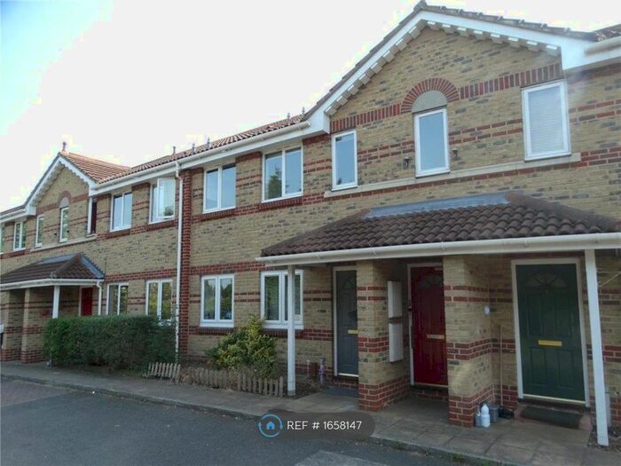 2 Bedroom Flat To Rent In Mountbatten Gardens, Beckenham, BR3