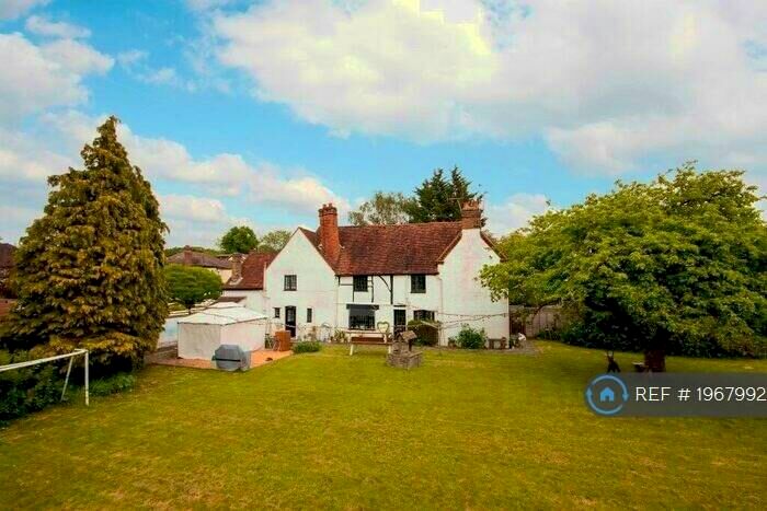 4 Bedroom Detached House To Rent In Arlington Drive, Ruislip, HA4