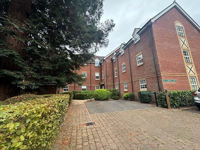 2 Bedroom Flat To Rent In Newbury, Berkshire, RG14