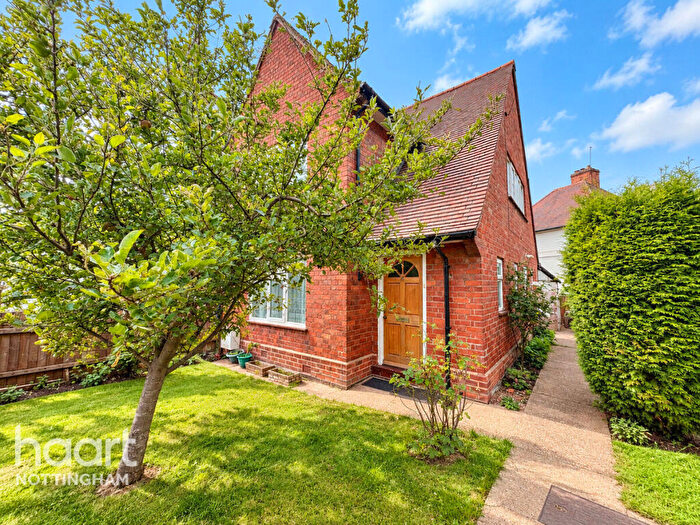 3 Bedroom Semi-Detached House For Sale In Meriden Avenue, Lenton Abbey, NG9