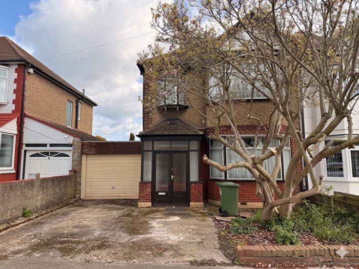 3 Bedroom Semi Detached House For Sale In Mashiters Walk, Romford, London, RM1