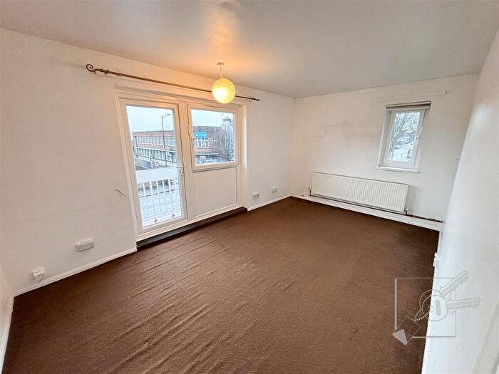 1 Bedroom Flat For Sale In Fountain Walk, Northfleet, Gravesend, DA11