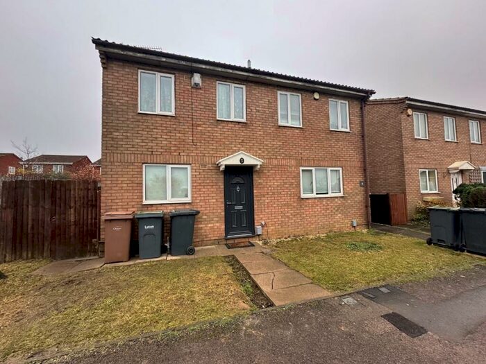 2 Bedroom Semi-Detached House To Rent In Falstone Green, Luton, Bedfordshire, LU2