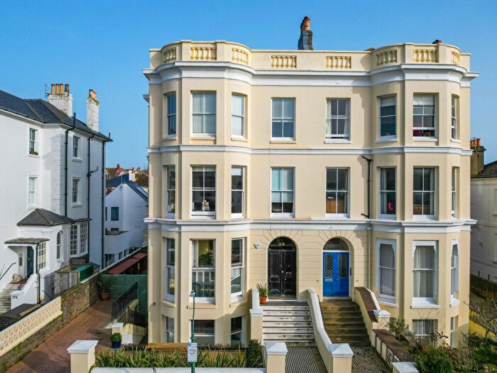 3 Bedroom Flat To Rent In Medina Villas, Hove, BN3