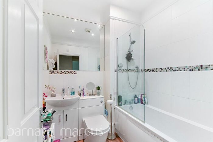 1 Bedroom Flat For Sale In Horton Crescent, Epsom, KT19