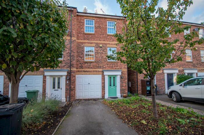 4 Bedroom End Of Terrace House To Rent In Waterside Gardens, Huntington Road, York, YO31