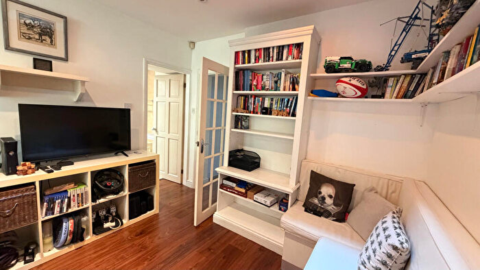 1 Bedroom Flat To Rent In Altenburg Gardens, London, London, SW11