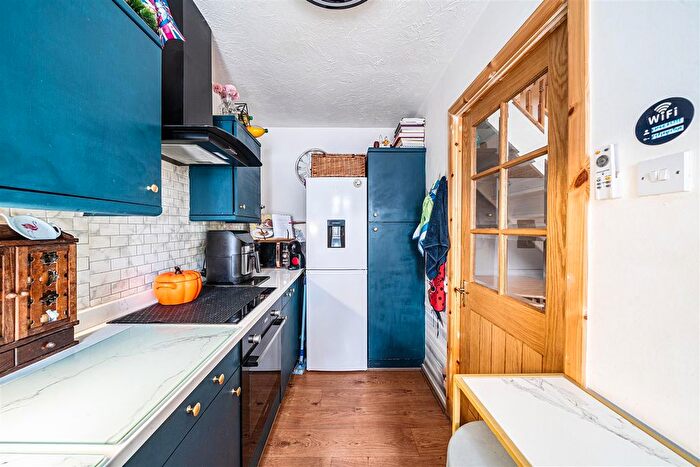 1 Bedroom End Terrace House For Sale In Rabournmead Drive, Northolt, UB5