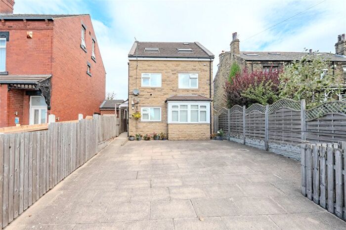 2 Bedroom Flat For Sale In Broad Lane, Leeds, West Yorkshire, LS13