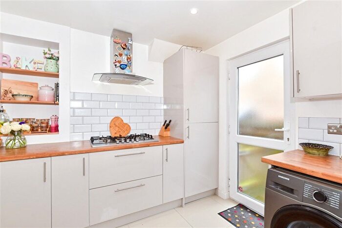 3 Bedroom Semi-Detached House For Sale In Graveney Road, Maidstone, Kent, ME15