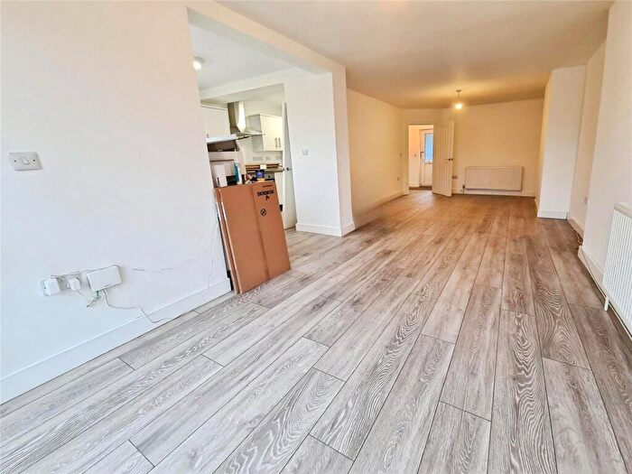 3 Bedroom Flat To Rent In Linden Road, Southampton, Hampshire, SO16