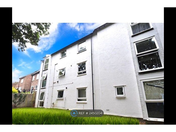 2 Bedroom Flat To Rent In Redhills, Exeter, EX4