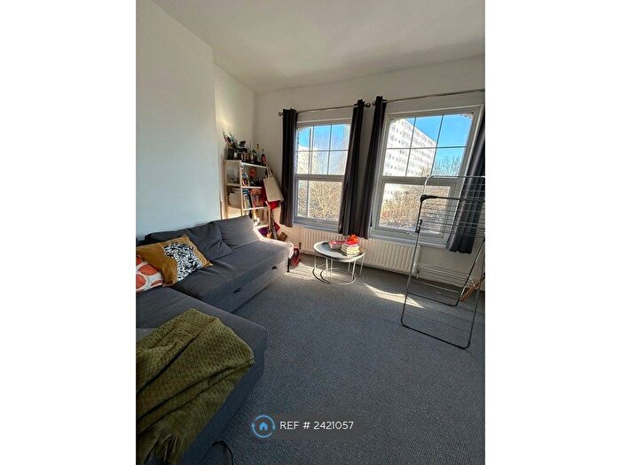 1 Bedroom Flat To Rent In Battersea Park Road, London, SW11