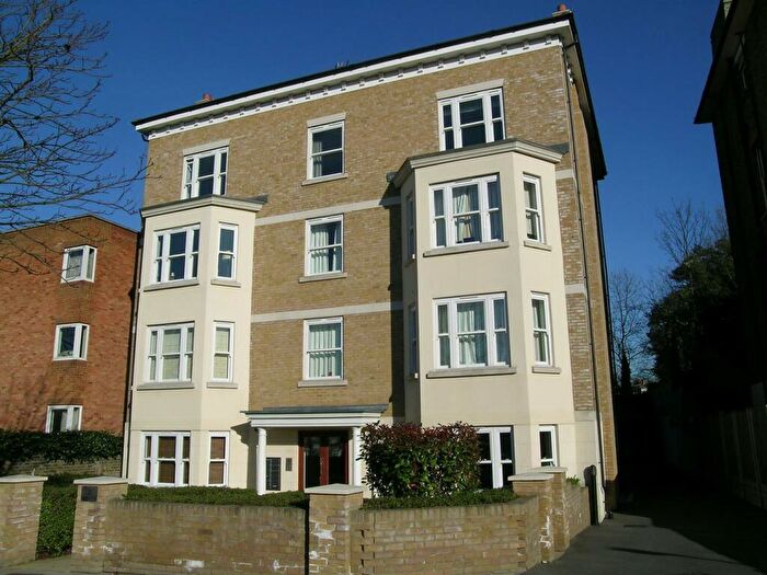 2 Bedroom Flat To Rent In Avenue Heights, Surbiton, KT6