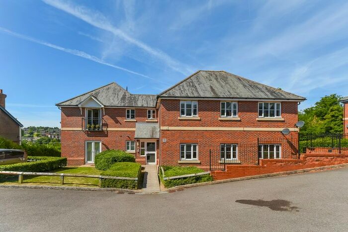 2 Bedroom Flat To Rent In Burns House, Farriers Way, Chesham, HP5
