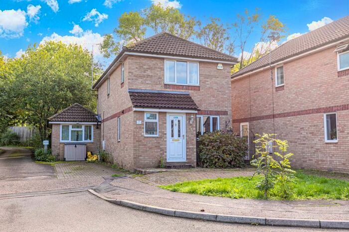 3 Bedroom Detached House To Rent In Tinsley Close, Three Bridges, Crawley, West Sussex, RH10