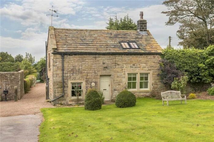 2 Bedroom Barn Conversion To Rent In Ben Rhydding Drive, Ilkley, LS29