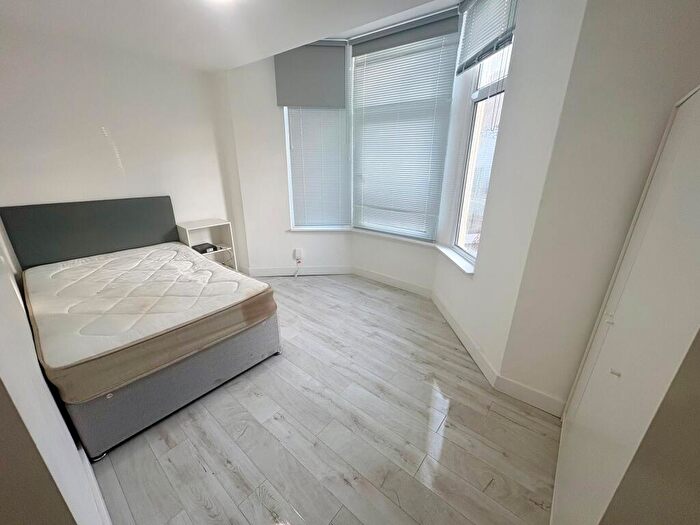 3 Bedroom Flat To Rent In Miskin Street, Cathays, CF24