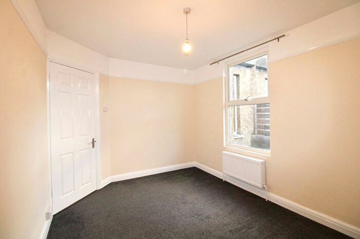 3 Bedroom Flat To Rent In Lower Addiscombe Road, Addiscombe, Croydon, CR0