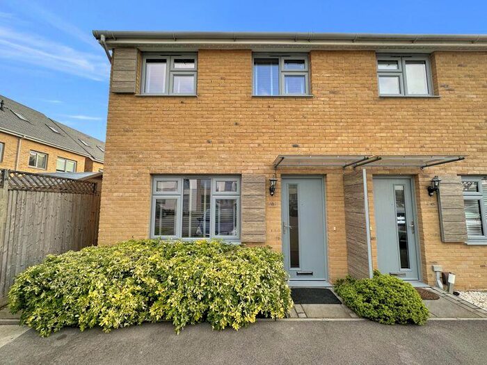 2 Bedroom End Of Terrace House To Rent In Auriol Way, Maidenhead, SL6