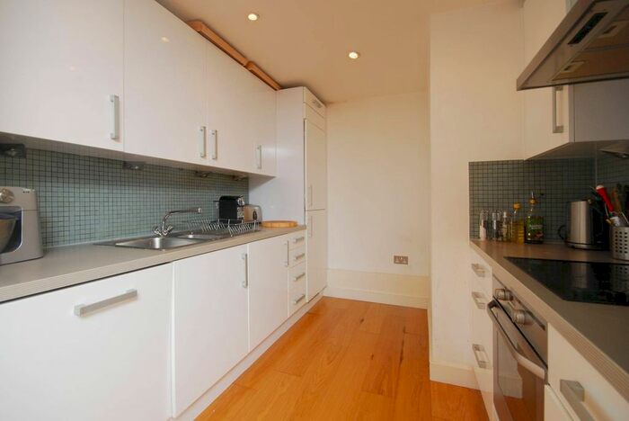 2 Bedroom Flat To Rent In Kleine Wharf, Hoxton, London, N1