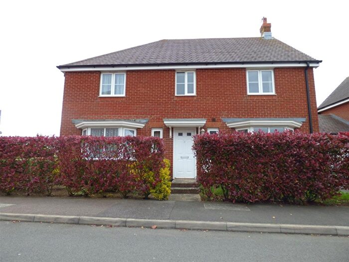 3 Bedroom Semi-Detached House To Rent In Kinson Way, Whitfield, CT16