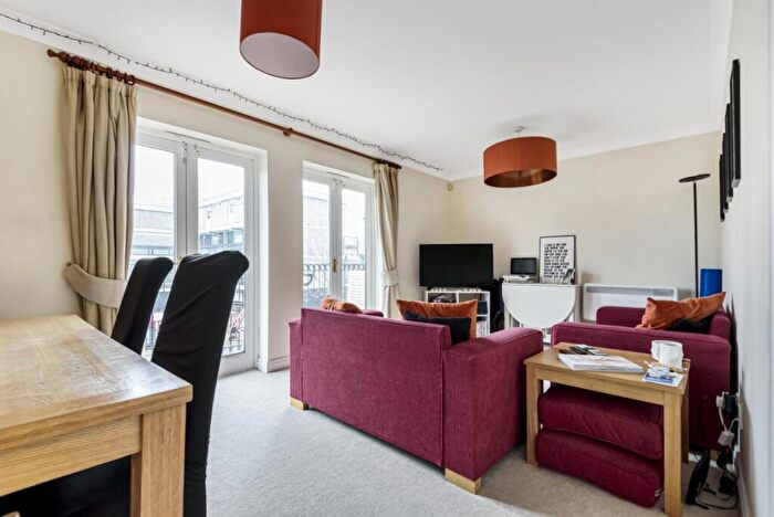 2 Bedroom Flat To Rent In Bolingbroke Walk, Battersea, London, SW11