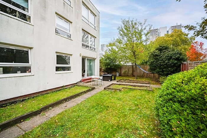 3 Bedroom Flat For Sale In Barleycorn Way, Limehouse, London, E14