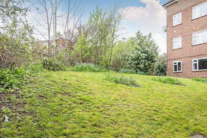 2 Bedroom Flat For Sale In Croydon Road, Westerham, TN16