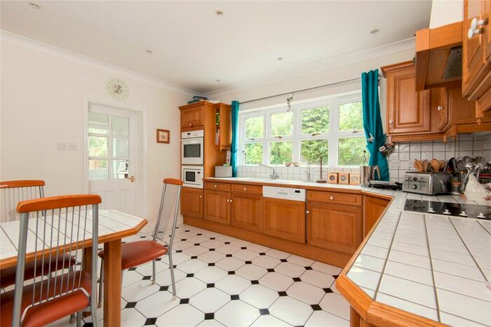 5 Bedroom Detached House For Sale In Orchard End, Weybridge, KT13