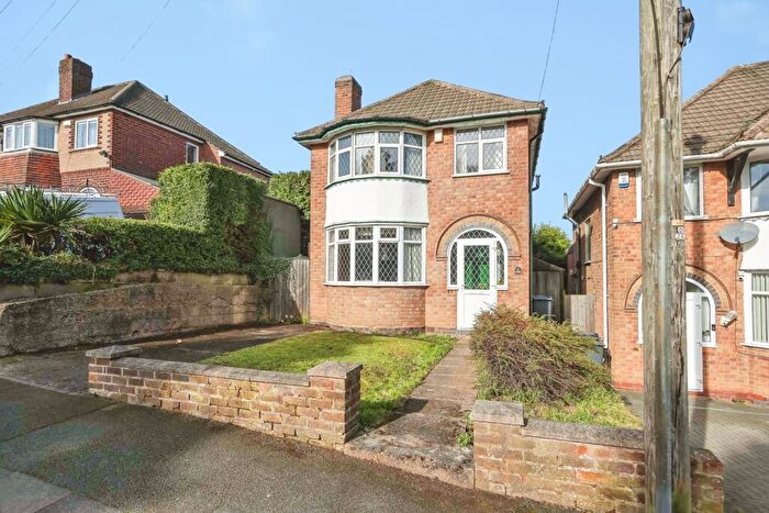 3 Bedroom Detached House For Sale In Kingstanding Road, Birmingham, West Midlands, B44