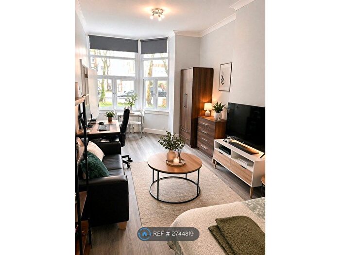 Studio To Rent In Mount View Road, London, N4