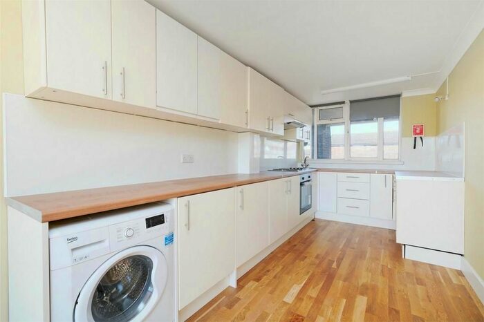 3 Bedroom Maisonette For Sale In Distillery Walk, Brentford, TW8