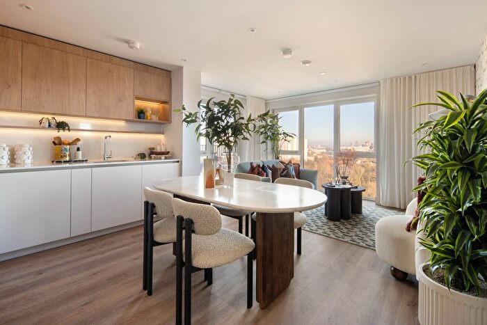 2 Bedroom Flat For Sale In Bow Common Lane, London, E3