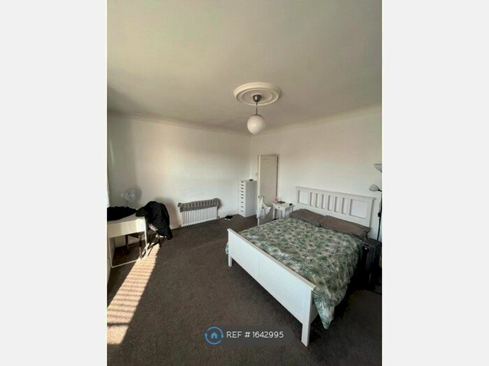 2 Bedroom Flat To Rent In Horn Lane, Acton, London, W3