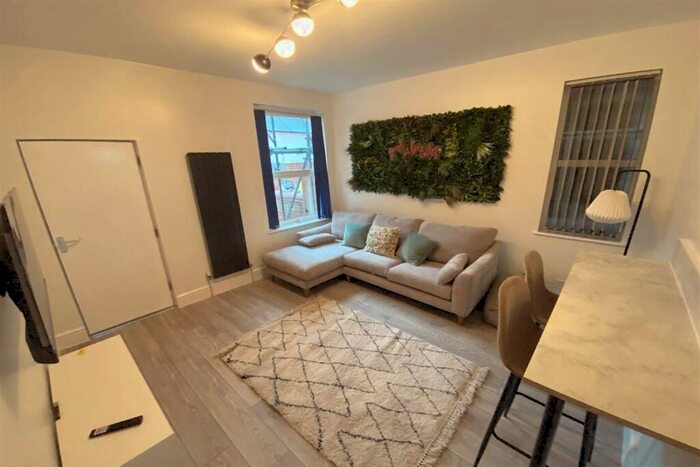 5 Bedroom Semi-Detached House To Rent In , Lenton, NG7