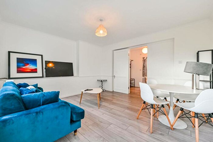 2 Bedroom Flat To Rent In Boundary Road, St John's Wood, London, NW8