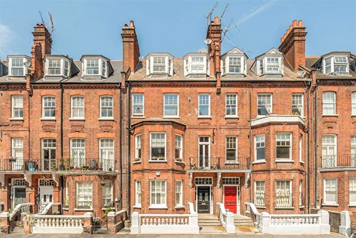 2 Bedroom Flat For Sale In Addison Gardens, Brook Green, W14