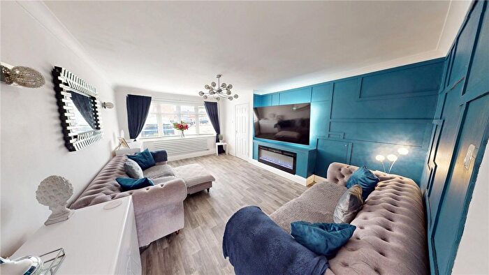 3 Bedroom End Of Terrace House For Sale In Byron Gardens, Tilbury, Essex, RM18