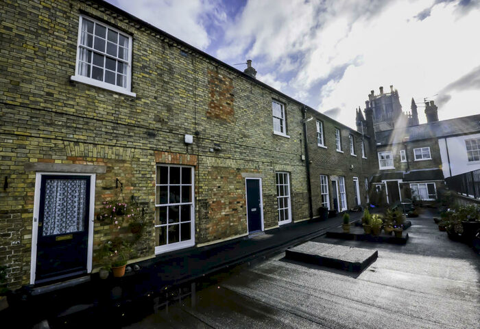 2 Bedroom Flat To Rent In High Street Back, Ely, CB7