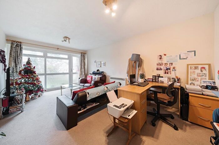 2 Bedroom Flat For Sale In Maidenhead, Berkshire, SL6
