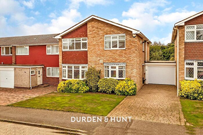 4 Bedroom Link Detached House For Sale In Woolhampton Way, Chigwell, IG7