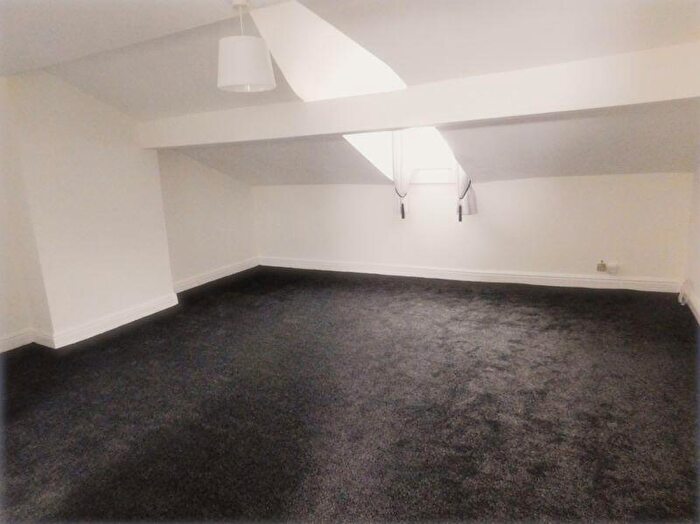 Studio To Rent In Spacious One Bedroom Top Floor Apartment – Townsend Lane, L6