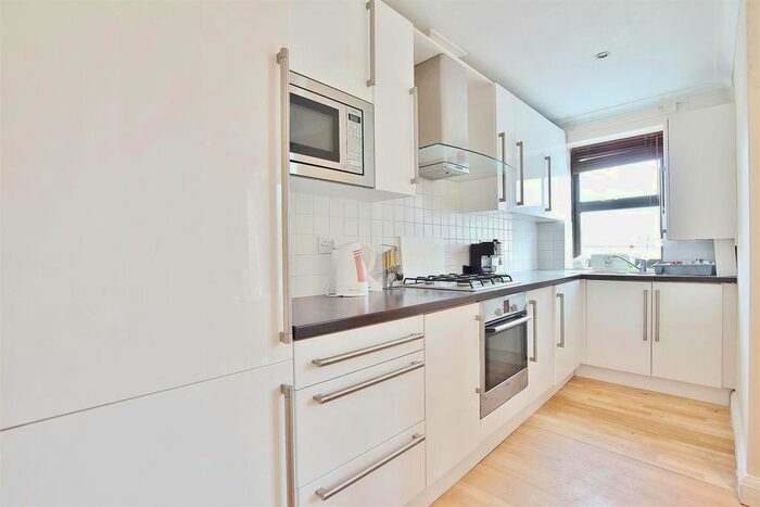 1 Bedroom Flat To Rent In Twickenham Road, Isleworth, TW7