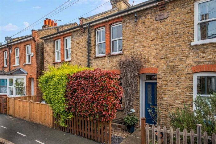 2 Bedroom Property To Rent In Lindum Road, Teddington, TW11