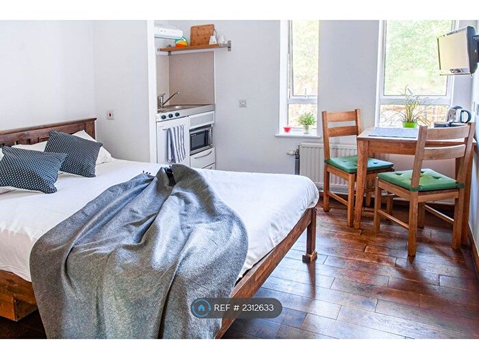Studio To Rent In Mapesbury Lodge, London, NW2