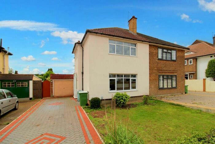 3 Bedroom Semi-Detached House To Rent In Halcot Avenue, South Bexleyheath, DA6