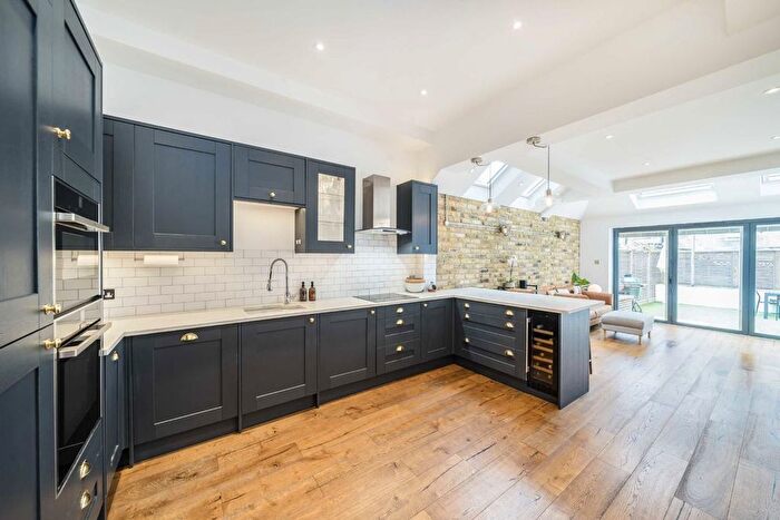 4 Bedroom Terraced House For Sale In Eswyn Road, Tooting, SW17
